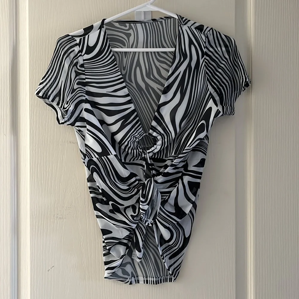 Patterned Top - Picture 4 of 4